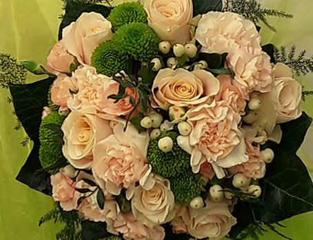 Hochzeiten feiern und Brautstrauß aus der Gärtnerei Pötschke